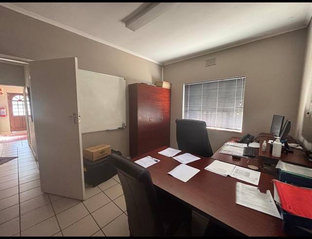 166M² OFFICE TO LET IN BO OAKDALE